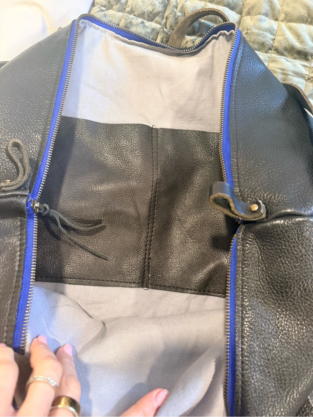 Large Textured Leather Tote Bag backpack adjustable strap in black - Picture 3 of 7